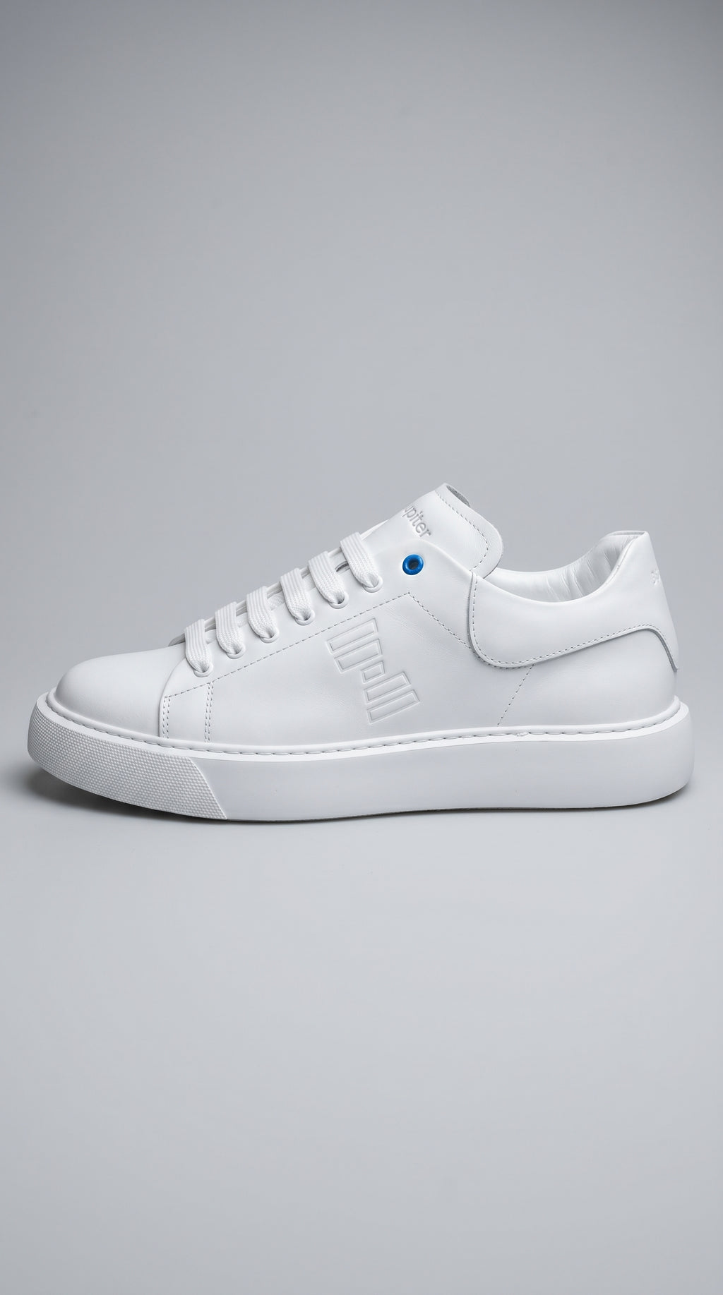 Sneaker Uom Luxury Leather  — PRE-ORDER – side view on neutral background – Philip Zepter